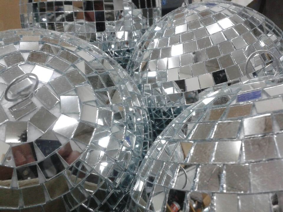 Lote de globos espelhados prata produzidos na fábrica
